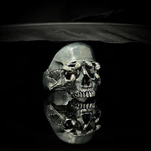 Load image into Gallery viewer, Envy Skull Ring