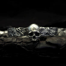 Load image into Gallery viewer, ossua-et-acroamata-jewelery-gothic-goth-memento-mori-solid-925-silver-skull-cuffs