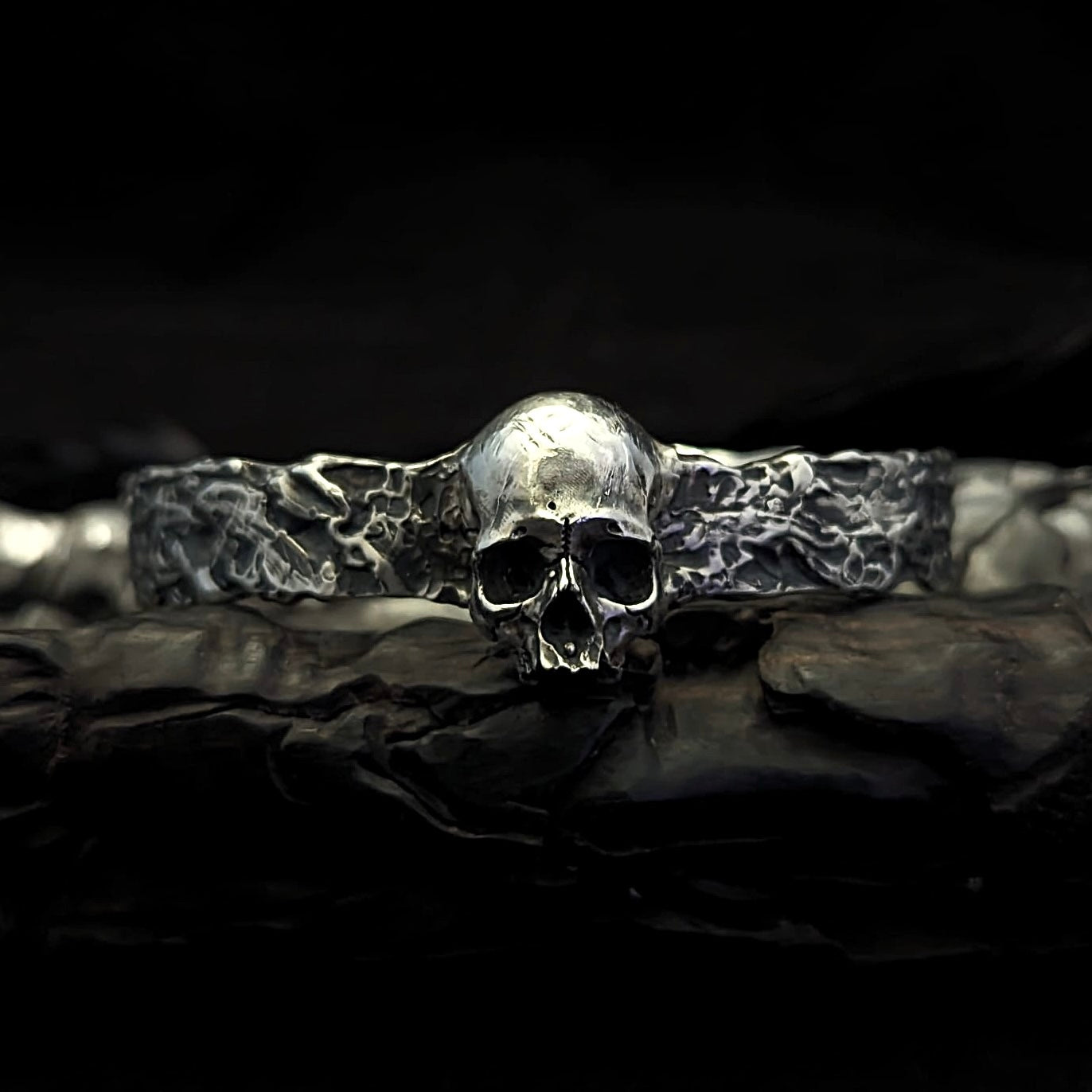 ossua-et-acroamata-jewelery-gothic-goth-memento-mori-solid-925-silver-skull-cuffs